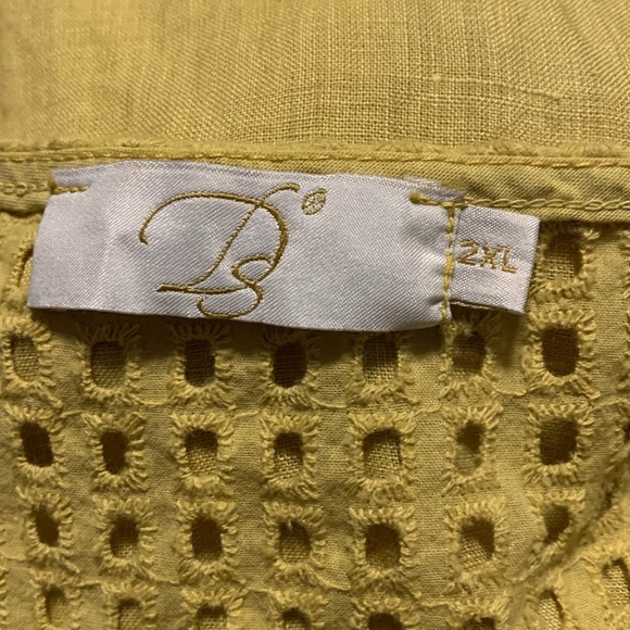 D.S 100% Linen Top - Picture 3 of 4